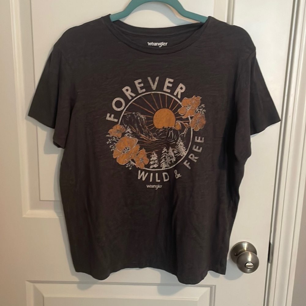 Wrangler wolf and free shirt